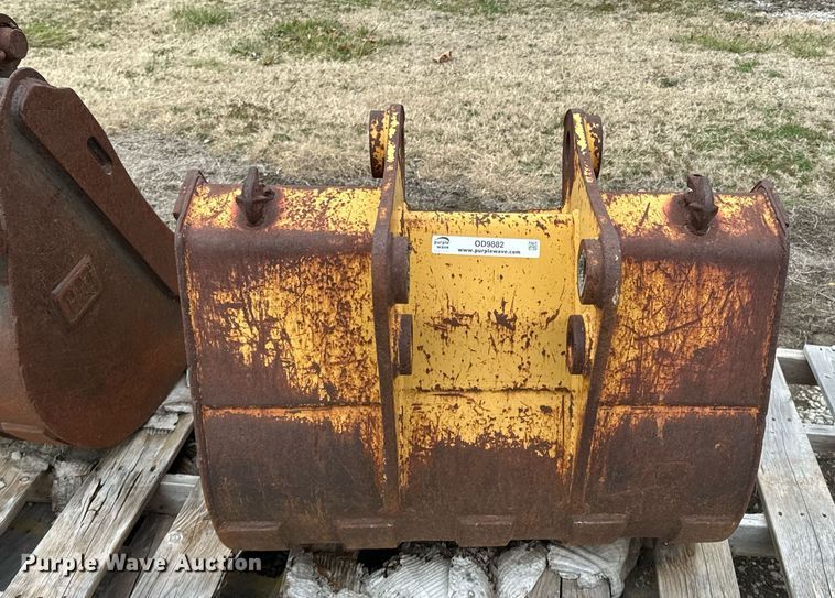 image for item OD9882 Caterpillar  backhoe bucket