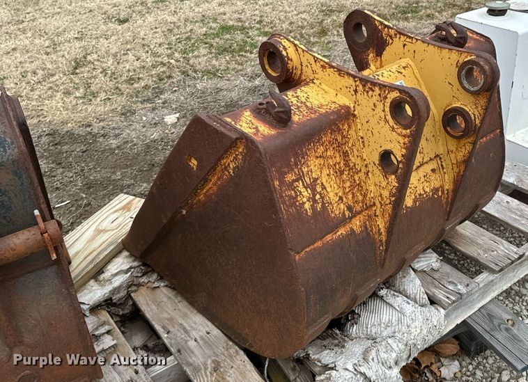 image for item OD9882 Caterpillar  backhoe bucket
