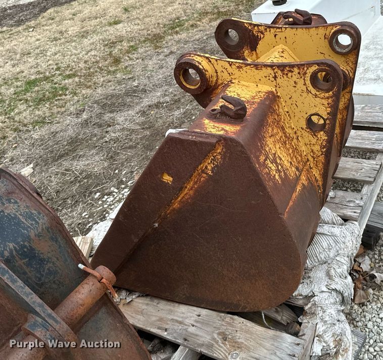 image for item OD9882 Caterpillar  backhoe bucket