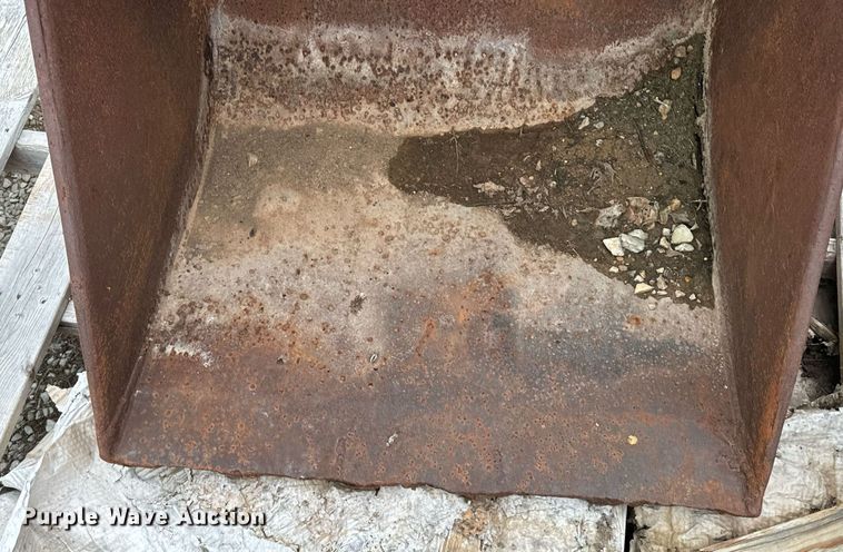 image for item OD9882 Caterpillar  backhoe bucket