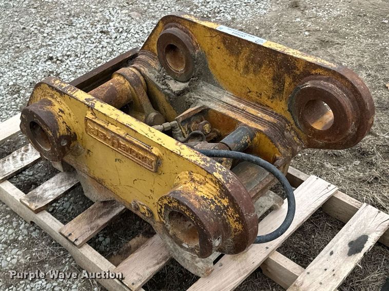 image for item OD9884 JB-Hendrix 325C  Hydraulic Quick Coupler