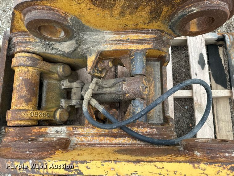 image for item OD9884 JB-Hendrix 325C  Hydraulic Quick Coupler