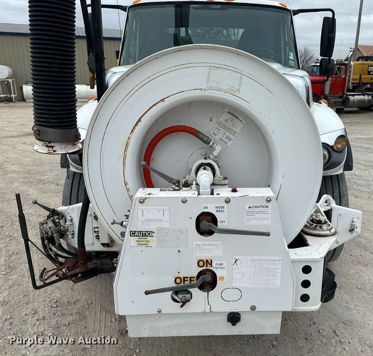 image for item OD9890 2009 International 7400  sewer jetter truck