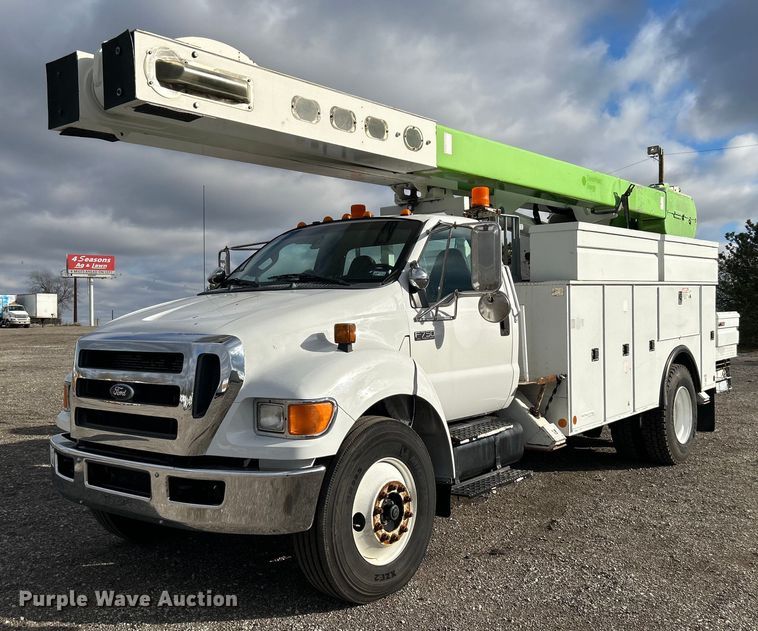 image for item OM9245 2011 Ford F750 Super Duty  bucket truck
