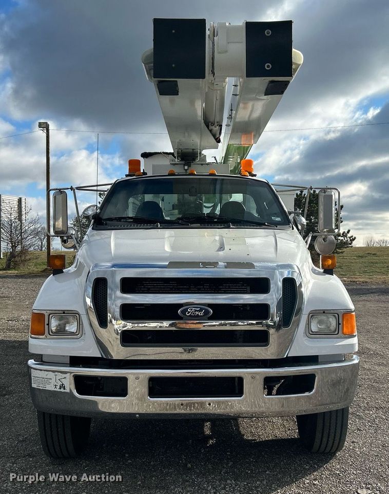 image for item OM9245 2011 Ford F750 Super Duty  bucket truck