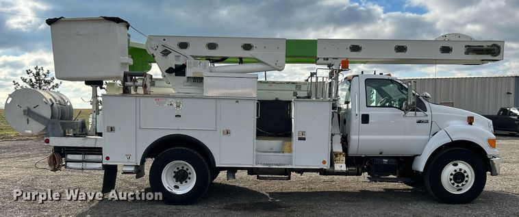 image for item OM9245 2011 Ford F750 Super Duty  bucket truck