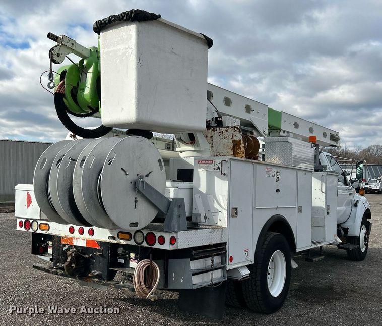 image for item OM9245 2011 Ford F750 Super Duty  bucket truck