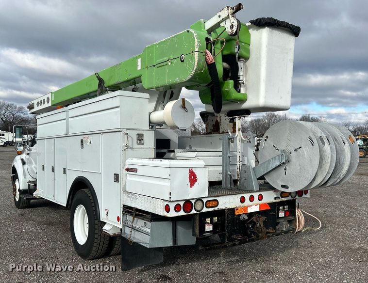 image for item OM9245 2011 Ford F750 Super Duty  bucket truck