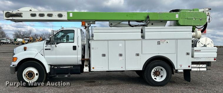 image for item OM9245 2011 Ford F750 Super Duty  bucket truck