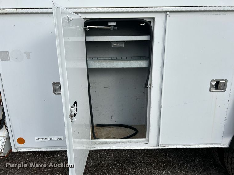 image for item OM9245 2011 Ford F750 Super Duty  bucket truck