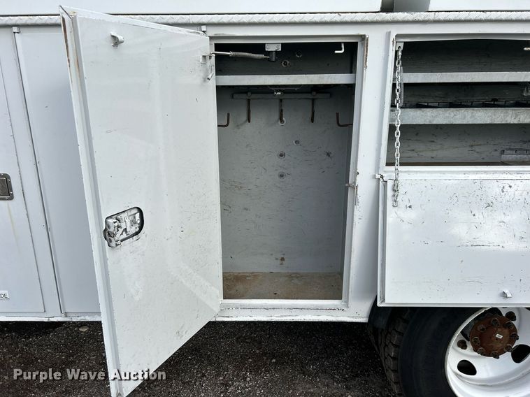 image for item OM9245 2011 Ford F750 Super Duty  bucket truck