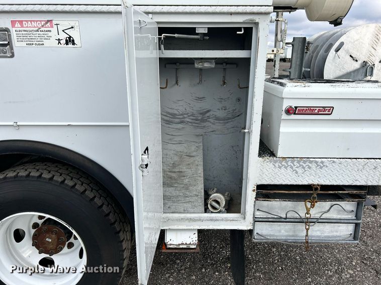 image for item OM9245 2011 Ford F750 Super Duty  bucket truck