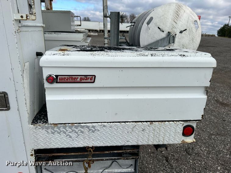 image for item OM9245 2011 Ford F750 Super Duty  bucket truck