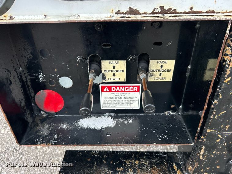 image for item OM9245 2011 Ford F750 Super Duty  bucket truck