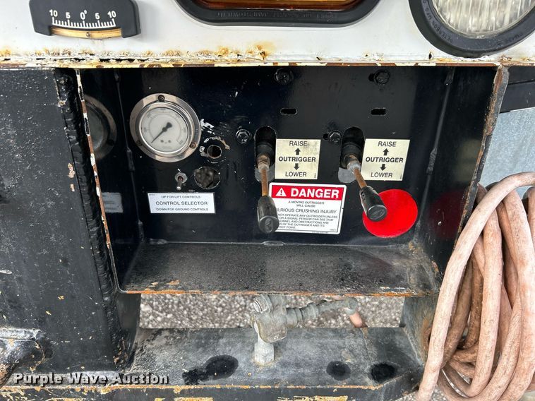 image for item OM9245 2011 Ford F750 Super Duty  bucket truck