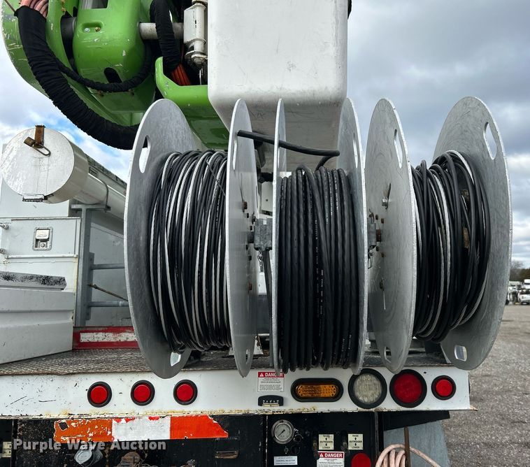 image for item OM9245 2011 Ford F750 Super Duty  bucket truck