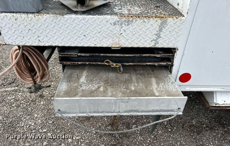 image for item OM9245 2011 Ford F750 Super Duty  bucket truck