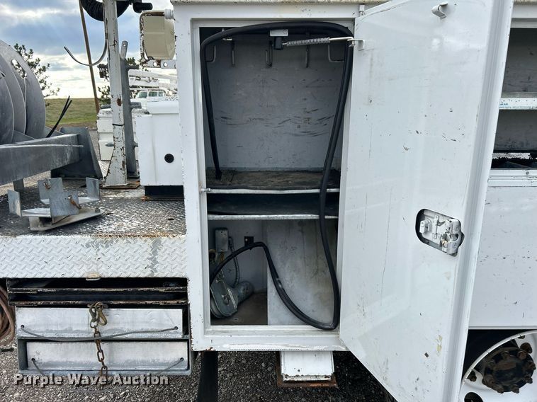 image for item OM9245 2011 Ford F750 Super Duty  bucket truck