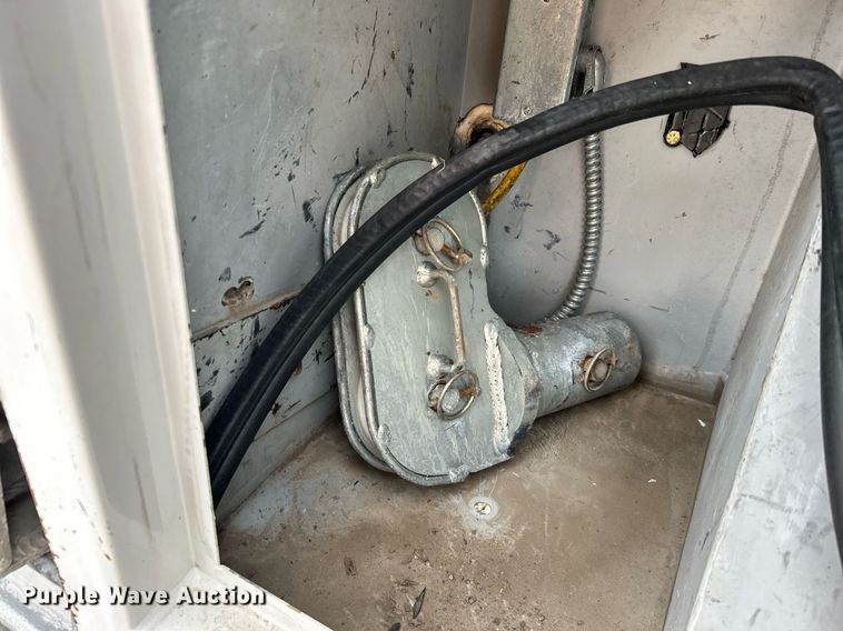 image for item OM9245 2011 Ford F750 Super Duty  bucket truck