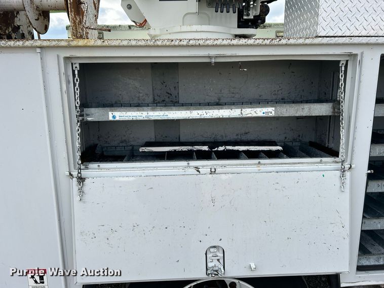 image for item OM9245 2011 Ford F750 Super Duty  bucket truck