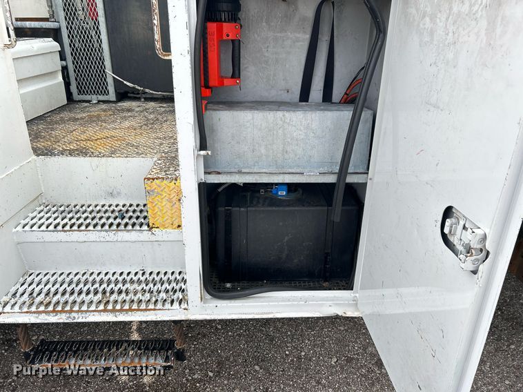 image for item OM9245 2011 Ford F750 Super Duty  bucket truck