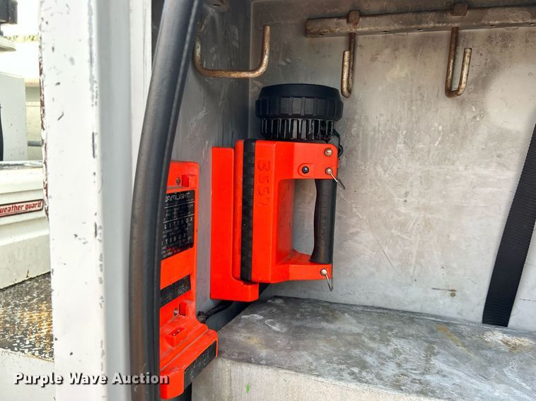 image for item OM9245 2011 Ford F750 Super Duty  bucket truck