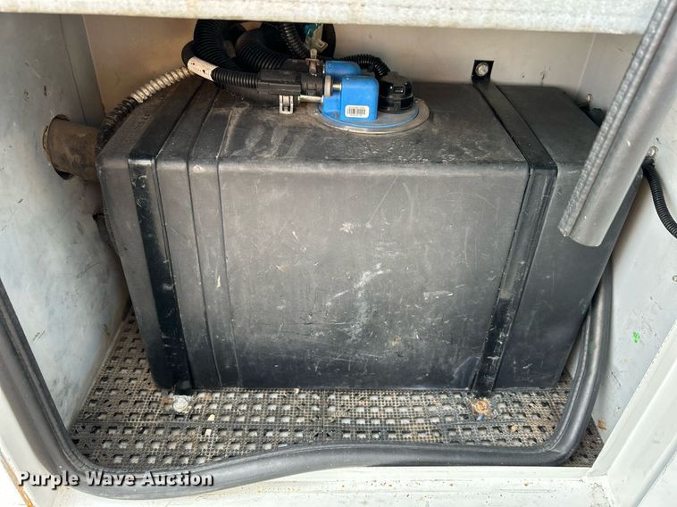 image for item OM9245 2011 Ford F750 Super Duty  bucket truck