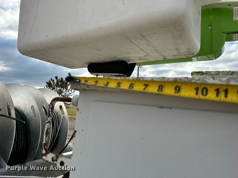 image for item OM9245 2011 Ford F750 Super Duty  bucket truck