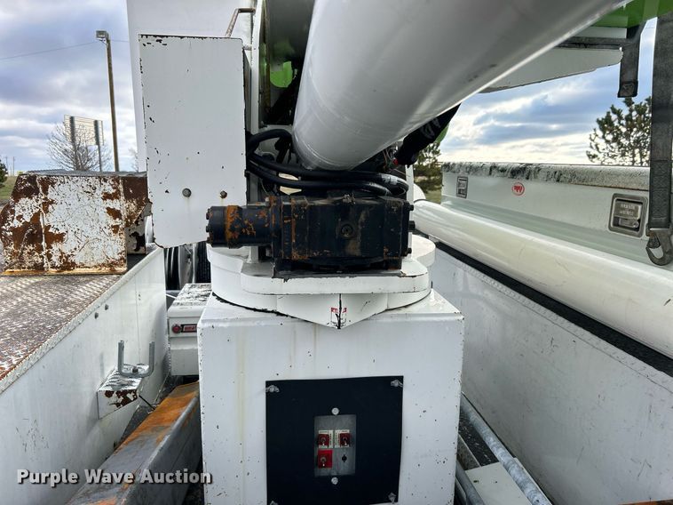 image for item OM9245 2011 Ford F750 Super Duty  bucket truck