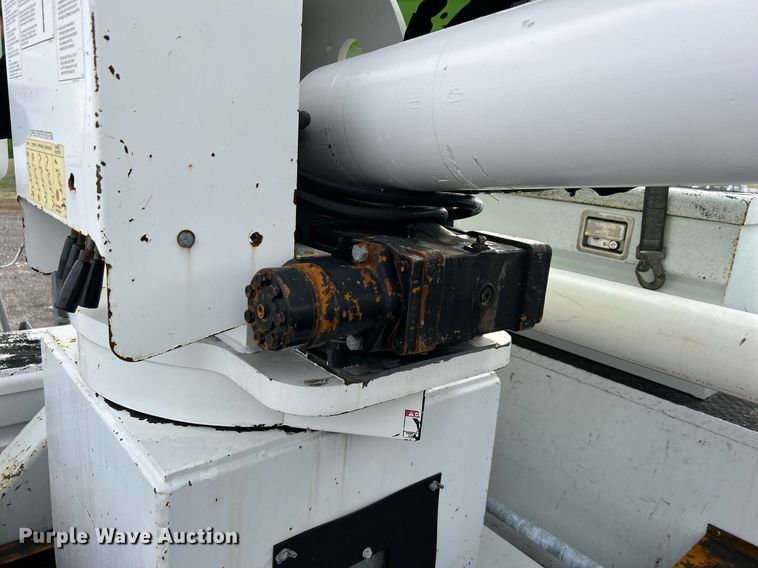 image for item OM9245 2011 Ford F750 Super Duty  bucket truck