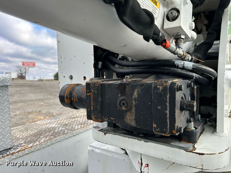 image for item OM9245 2011 Ford F750 Super Duty  bucket truck