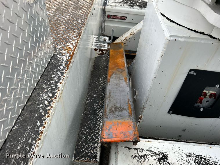 image for item OM9245 2011 Ford F750 Super Duty  bucket truck