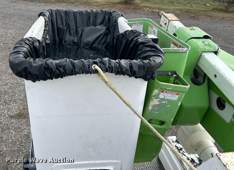 image for item OM9245 2011 Ford F750 Super Duty  bucket truck