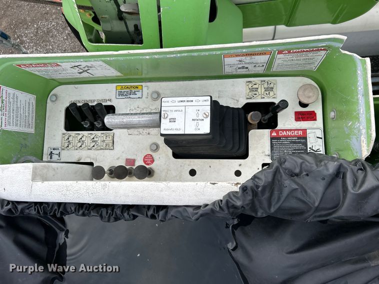 image for item OM9245 2011 Ford F750 Super Duty  bucket truck