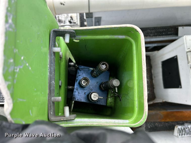 image for item OM9245 2011 Ford F750 Super Duty  bucket truck