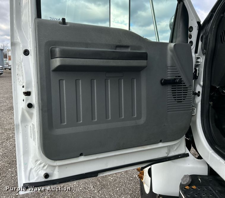 image for item OM9245 2011 Ford F750 Super Duty  bucket truck