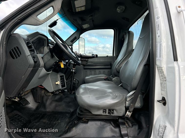 image for item OM9245 2011 Ford F750 Super Duty  bucket truck