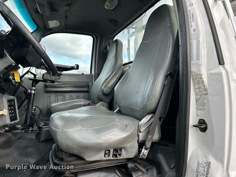 image for item OM9245 2011 Ford F750 Super Duty  bucket truck