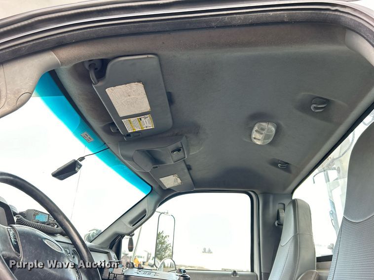 image for item OM9245 2011 Ford F750 Super Duty  bucket truck