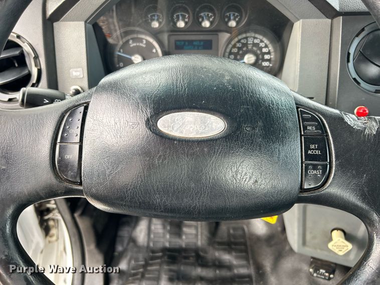 image for item OM9245 2011 Ford F750 Super Duty  bucket truck