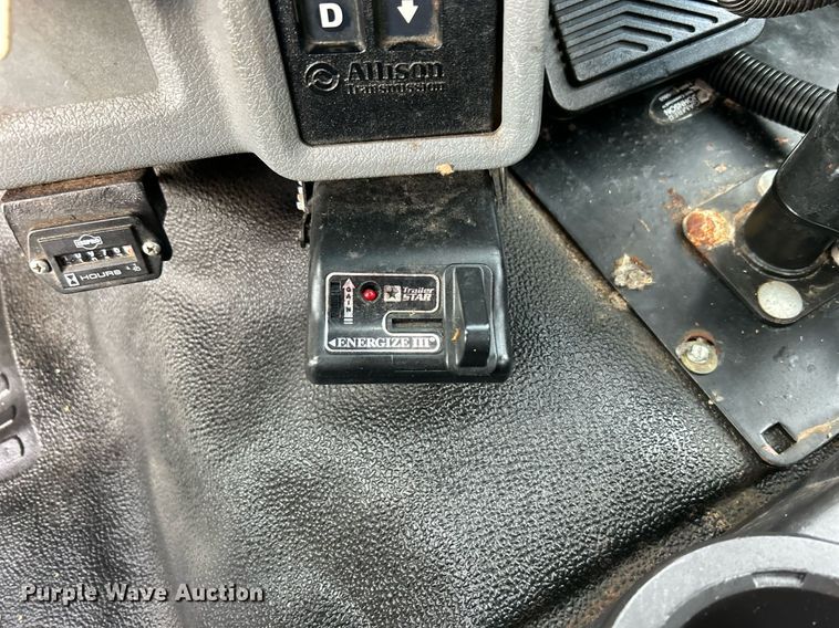 image for item OM9245 2011 Ford F750 Super Duty  bucket truck