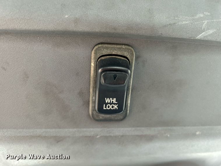 image for item OM9245 2011 Ford F750 Super Duty  bucket truck