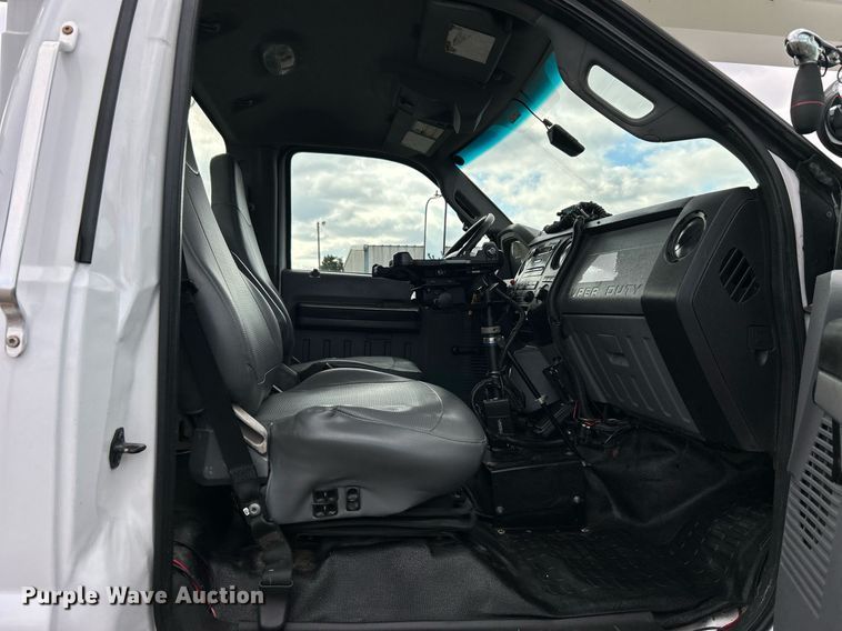 image for item OM9245 2011 Ford F750 Super Duty  bucket truck