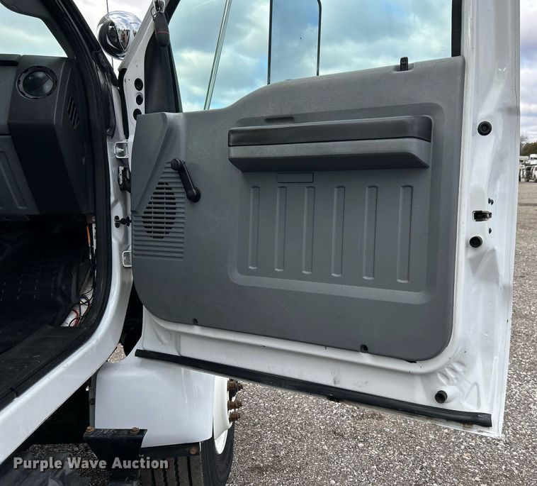 image for item OM9245 2011 Ford F750 Super Duty  bucket truck