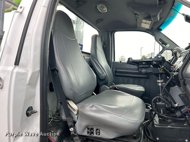 image for item OM9245 2011 Ford F750 Super Duty  bucket truck