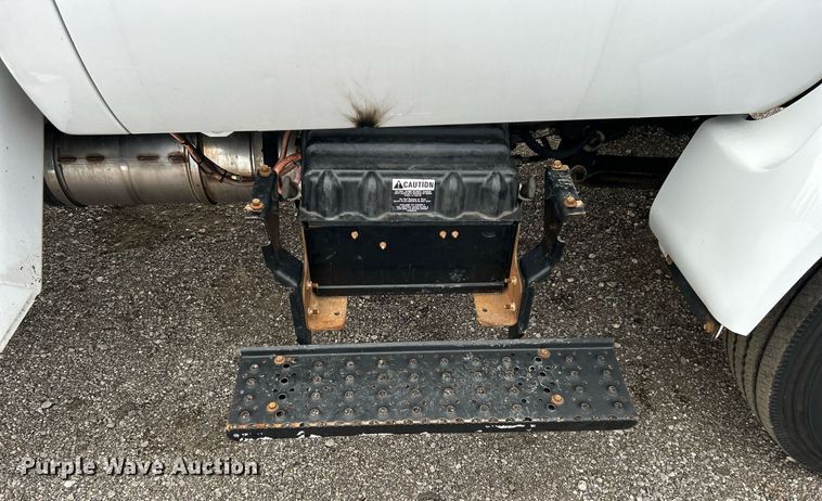 image for item OM9245 2011 Ford F750 Super Duty  bucket truck