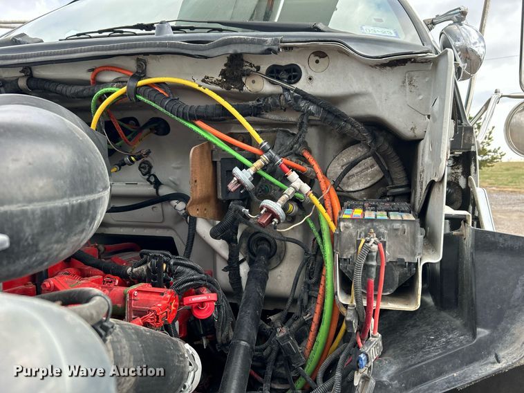 image for item OM9245 2011 Ford F750 Super Duty  bucket truck