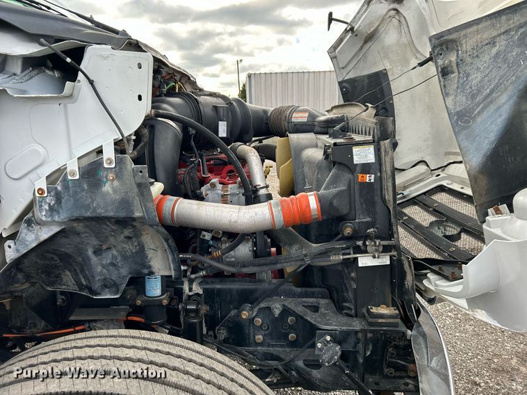 image for item OM9245 2011 Ford F750 Super Duty  bucket truck