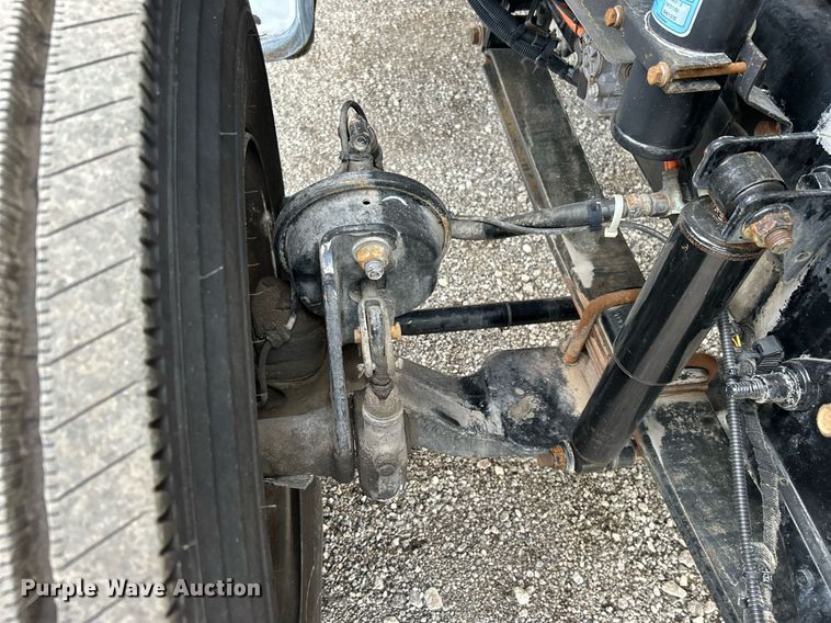 image for item OM9245 2011 Ford F750 Super Duty  bucket truck