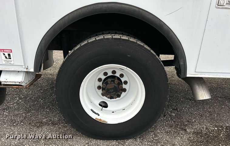 image for item OM9245 2011 Ford F750 Super Duty  bucket truck